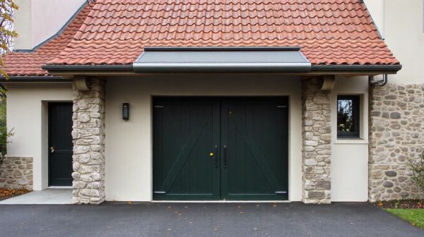 Avantages des volets roulants motorisés et personnalisés en Normandie