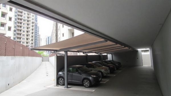 Les avantages d'une ombrière de parking pour véhicules